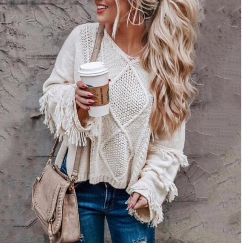 ⭐BOUTIQUE SALE!⭐ Gorgeous ivory knit sweater